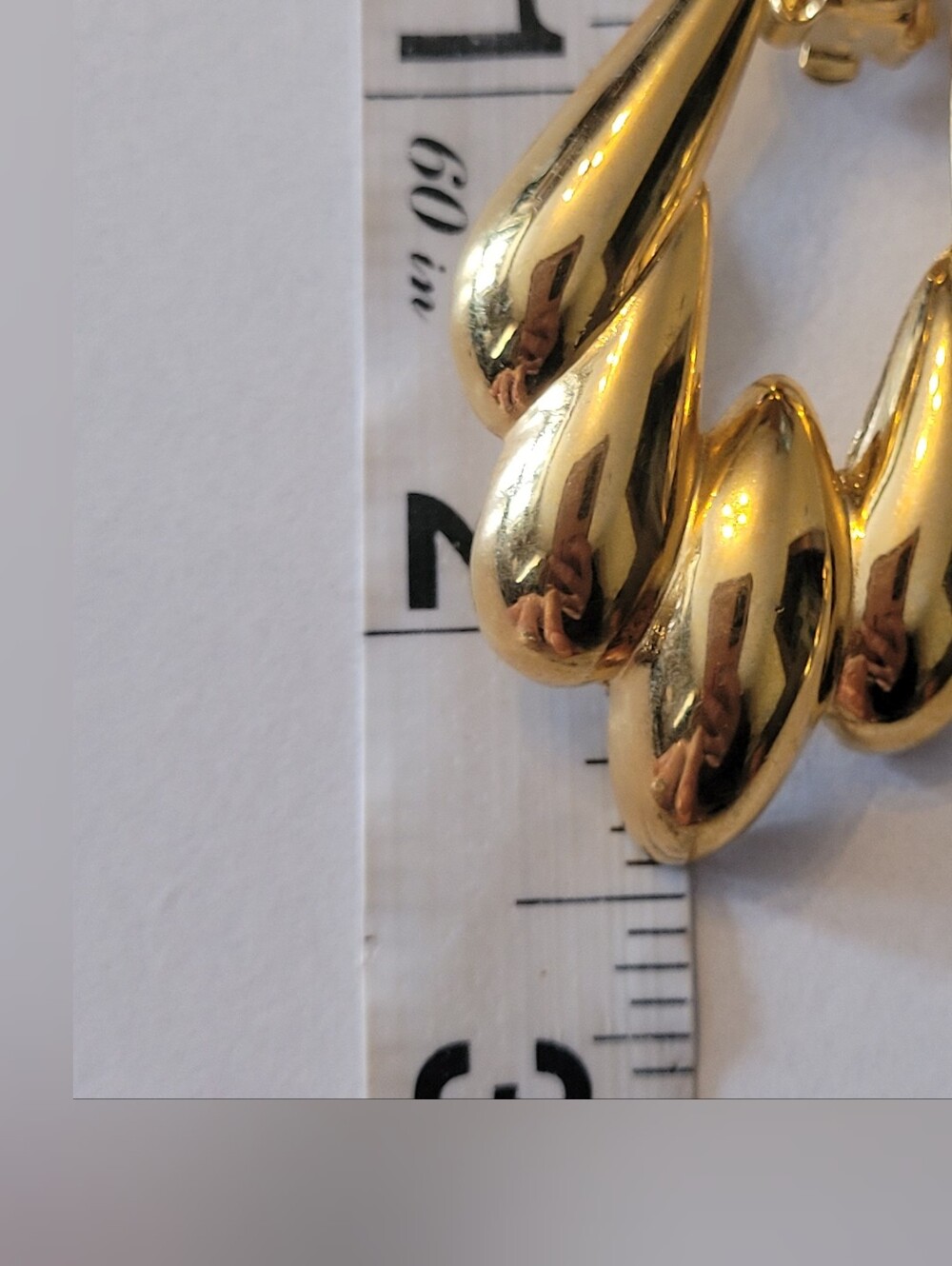 Vintage 1980s Shiny Gold Tone Scalloped Door Knocker Statement Clip-On Earrings - Picture 3 of 4